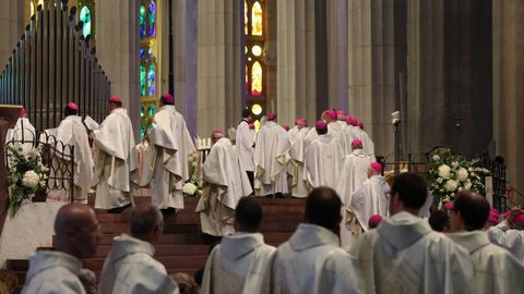 Preparativos en la Sagrada Familia antes de la misa con Le�n XIV.