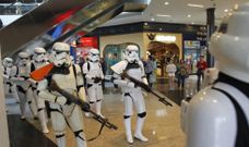 Tras el desfile inaugural, varios soldados de las Tropas Korriban posar�n hoy en un �photocall�. 