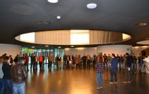 El regidor, que estuvo acompa�ado por Gonz�lez Casares, reuni� a los trabajadores en el hall.