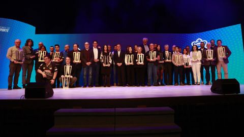 Foto de familia de la III Gala dos Premios do Deporte da Deputaci&oacute;n, celebrada en marzo del 2025. 
