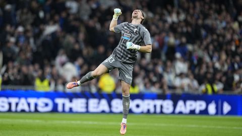 El guardameta del Celta Andrei Radu, celebrando uno de los goles ante el Real Madrid.