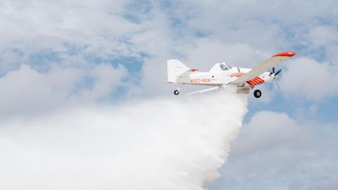 Demostracin de una de las avionetas de carga terrestre