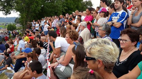 Miles de personas se congregaron en Valdesoto para asistir al desfiles de Les Carroces.Miles de personas se congregaron en Valdesoto para asistir al desfiles de Les Carroces