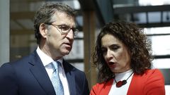 El presidente de la Xunta, Alberto N��ez Feijoo, y la ministra de Hacienda, Maria Jesus Montero, en un acto el a�o pasado