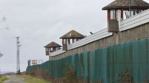 La prisi�n de Monterroso cuenta con varios muros y vallas de contenci�n para evitar fugas