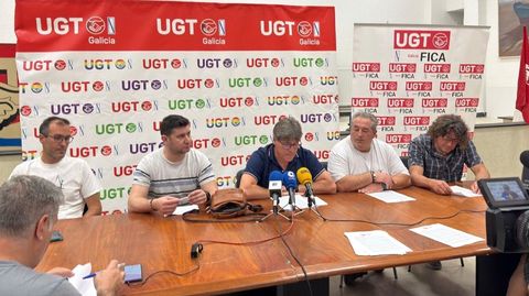 Txema Belón, en el centro de la imagen, es el responsable de la sección sindical de UGT en Navantia Ferrol
