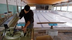 Imagen de archivo de obras en el interior de la piscina municipal de Sada.