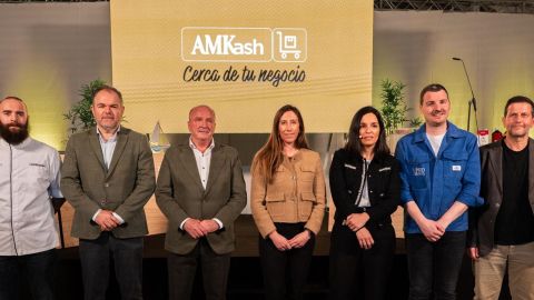 Foto de familia del acto de presentaci�n de AMKash, nueva l�nea de negocio mayorista de Alimerka