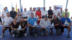 Los ganadores de la regata recogieron sus trofeos en el N�utico de Ribeira.