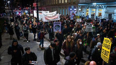 Protestas en Mine�polis tras la muerte de una mujer tiroteada por un agente antiinmigraci�n