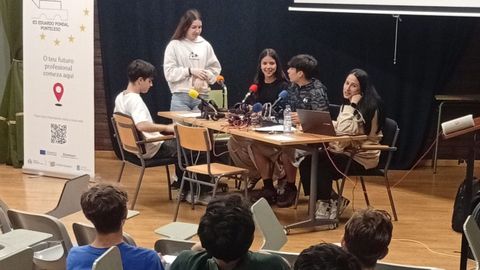 Una de las sesiones conducidas por Agareso en el instituto ponteces&aacute;n