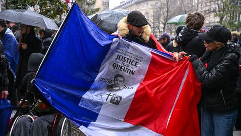Concentraci�n de pol�ticos y militantes de extrema derecha en la plaza de la Sorbona para rendir homenaje a Quentin, asesinado a golpes en Lyon por antifascistas, en Par�s.