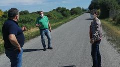 La alcaldesa, Elvira Lama, y los concejales de Medio Rural y Obras, Amador D�az y Ram�n G�mez, respectivamente, visitaron las obras