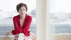 La comisaria e investigadora Chus Mart�nez, en su casa suiza, con los tejados de Basilea al fondo