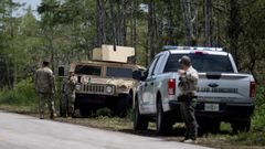 Agentes de la Guardia Nacional de Florida, este lunes vigilando los alrededores de Alcatraz Caimn.
