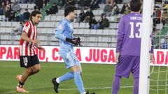 Parera subi� a rematar la �ltima acci�n del partido. 