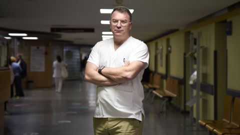 El m�dico Juan Turnes V�zquez es el jefe de servicio de aparato digestivo del Complexo Hospitalario Universitario de Pontevedra (CHOP)