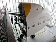 El avi�n que trajo el �Guernica� a Espa�a es uno de los atractivos del Muncyt.