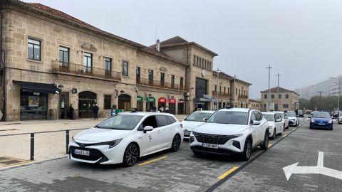 Taxis este sbado en la parada de la estacin intermodal de Ourense.