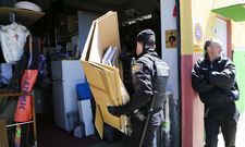 Registro policial en la ONG �Dignidad Galicia�