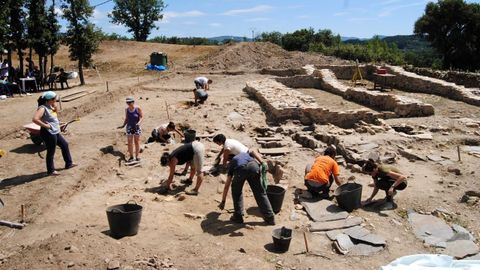 Excavaciones en el cementerio medieval del castro de Cereixa, de donde proceden las muestras que ahora se est�n analizando