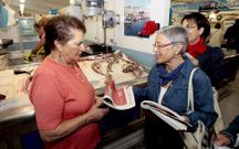 Mari�n Ferreiro recorri� los puestos del mercado.