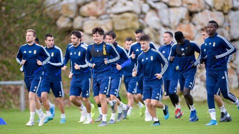 Los jugadores del Real Oviedo en El Requexn