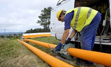 En la jornada de ayer la empresa realiz� acopio de material en la zona de Lagaz�s, en Lal�n de Arriba.