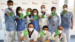 El personal del Juan Cardona se puso guantes verde  en un acto simb�lico para sensibilizar sobre el alzh�imer