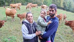Erika y Jose con su hija Lola en una de las fincas donde tienen cachenas, la carne m�s demandada