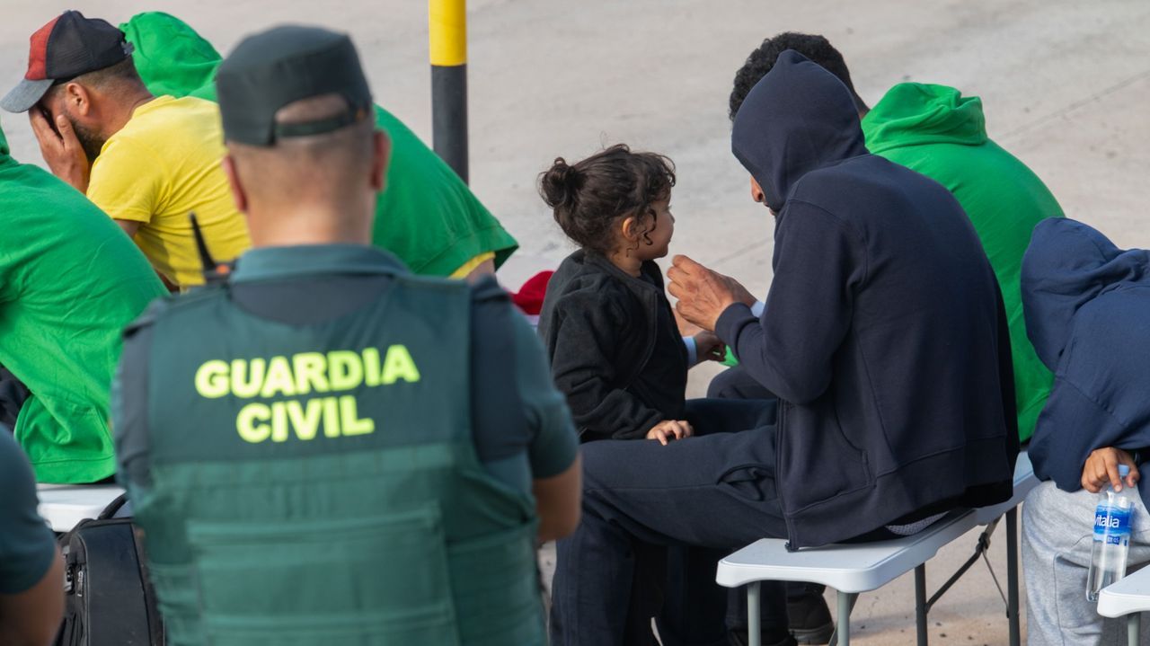 Galicia recibirá a tres menores migrantes que prefieren quedarse en Canarias