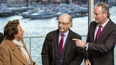 Crist�bal Montoro, con el president de la Generalitat Valenciana, Alberto Fabra, y la alcaldesa de Valencia, Rita Barber�