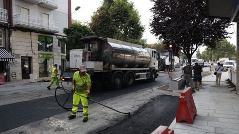 Trabajos de asfaltado de la calle Pena Trevinca m�s de cinco meses despu�s del socav�n