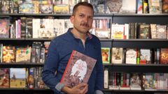 El historietista asturiano Alfonso Zapico, en la librería Alita Cómics.