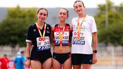 La atleta de Ames, Ica Ares, en el centro