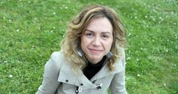 Luc�a S. Meit�n � tam�n escritora. 