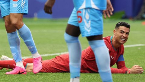 Cristiano Ronaldo se lamenta tras una ocasi�n desperdiciada ante la Rep�blica Democr�tica del Congo.