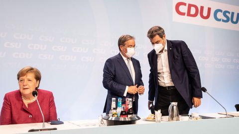 La canciller Angela Merkel, el presidente de la CDU, Armin Laschet, y el l�der de la CSU b�vara, Markus Soeder, este lunes, en Berl�n
