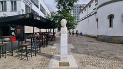 Busto colocado junto a O Vello C�rcere de Lugo en recuerdo de Moncho Reboiras