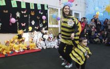 <span lang= es-es >Desfile en Bri�n</span>. Los 85 ni�os de la guarder�a se disfrazaron de animales utilizando material reciclable.