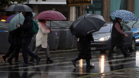 Los paraguas volvieron a ser los protagonistas de la jornada.