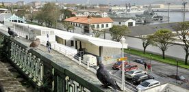 El gobierno local plantea un nuevo proyecto para reurbanizar la zona, que pasar� por la demolici�n de la nave provisional. 