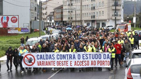 Manifestacin en Caldas contra la variante oeste y el acceso al puerto de Vilagarca