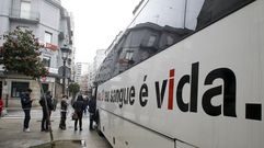 Autob�s de doaz�n de sangue, no que podes ler un eslogan que tam�n poder�a servir para o teu cartel