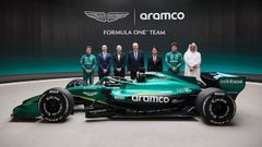El equipo de Aston Martin, en la presentaci�n de su nuevo monoplaza.