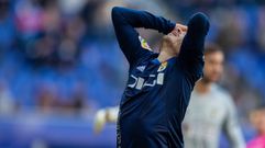 Manu Vallejo se lamenta de una ocasin durante el Oviedo-Burgos