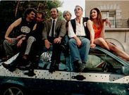 El director Juanma Bajo Ulloa, a la izquierda, presenta en 1997 �Airbag� con algunos de los actores de la pel�cula: Karra Elejalde, Manuel Manqui�a, Noem� Climent, Fernando Guill�n y Gabriela Roy.