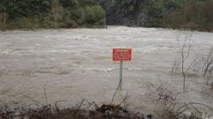 Salida del t�nel romano de Montefurado, tapado por la crecida del Sil