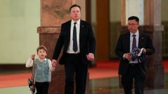Elon Musk llev� a su hijo X a la reuni�n de los magnates tecnol�gicos con el primer ministro Li Qiang.