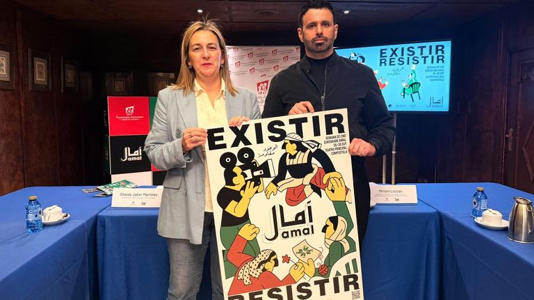 M&iacute;riam Louzao y Ghaleb Jaber Mart&iacute;nez, con el cartel de esta edici&oacute;n del festival